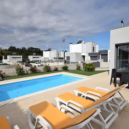 Family With Terrace And Pool Vila