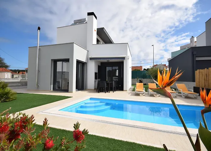 Family With Terrace And Pool Vila *