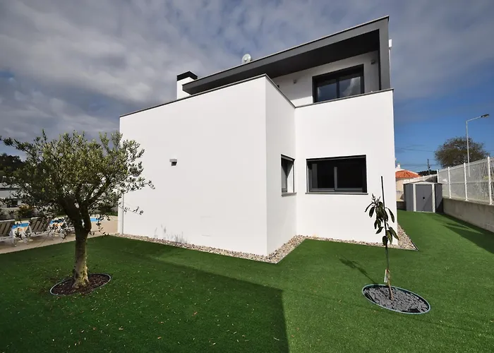 Family With Terrace And Pool Vila *