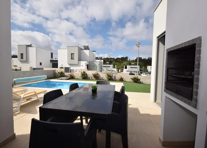 Vila Family With Terrace And Pool Foz do Arelho