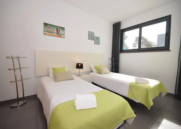 Family With Terrace And Pool Vila *