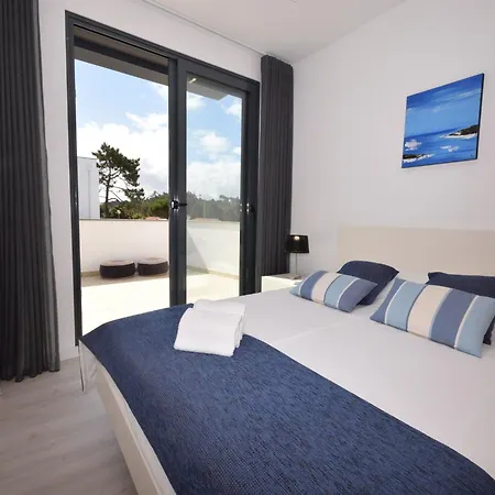 Family With Terrace And Pool Foz do Arelho