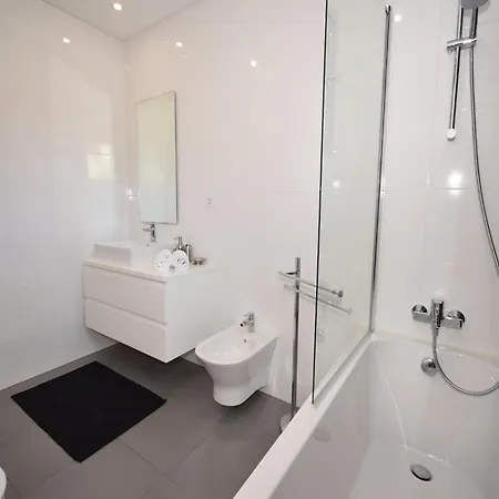 Family With Terrace And Pool Villa Foz do Arelho